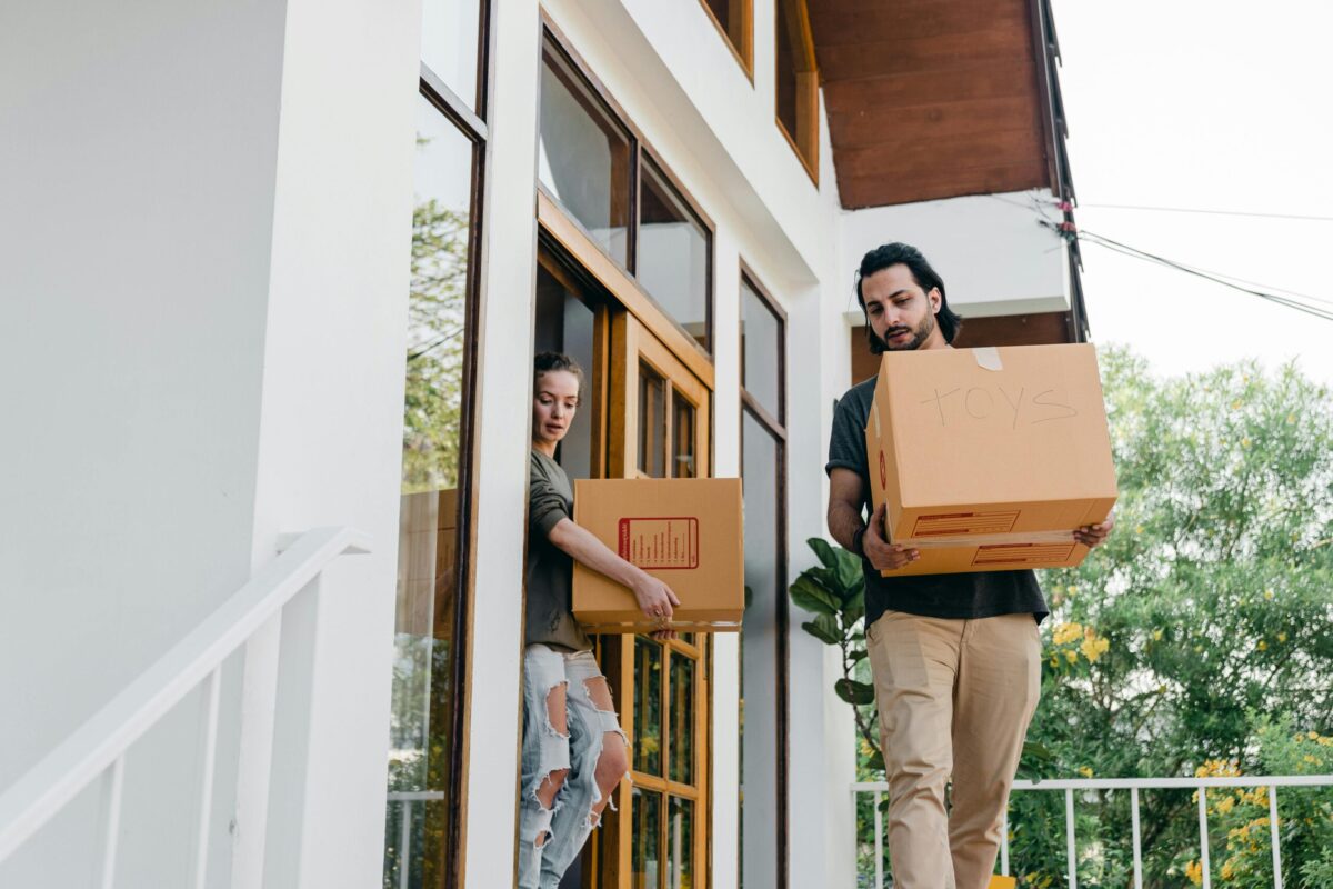 What to Consider When Lifting During Downsizing, Decluttering, or Moving Safely